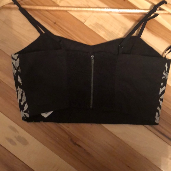 Black embroidered mirror crop top - Picture 5 of 6